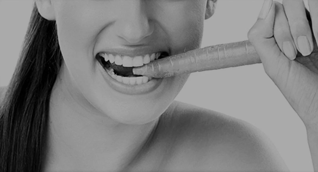 Escovar os dentes antes de oral pode ser perigoso